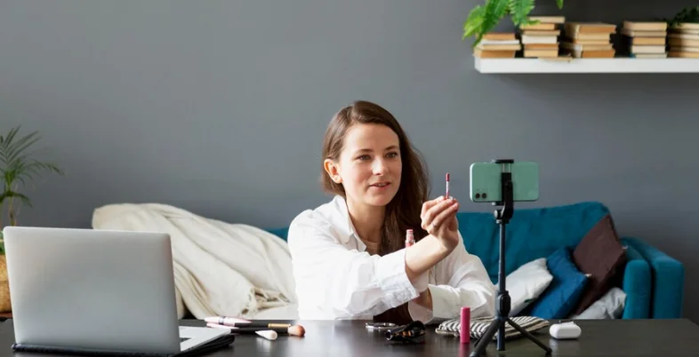 Best Business Ideas for Women in India -Blogging or Vlogging